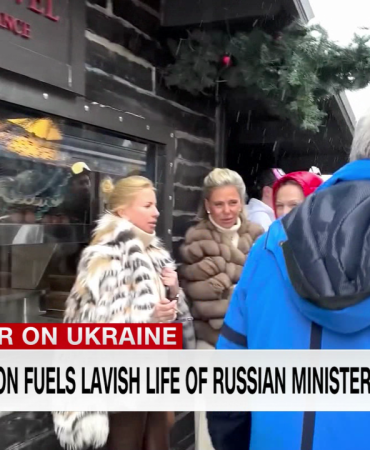 news-exp-svetlana-maniovich-timur-ivanov-fst-042501aseg2-cnni-world-00003329